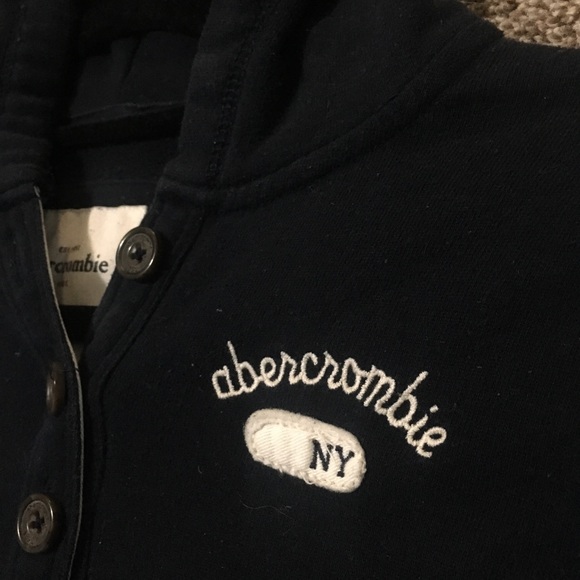 Abercrombie long sleeve with hood 💙 - Picture 3 of 3